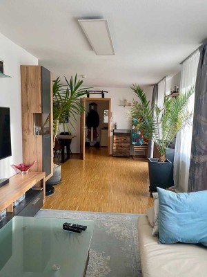 sehr schöne helle 2,5-Zimmer-Wohnung mit Balkon in Ravensburg-Oberzell
