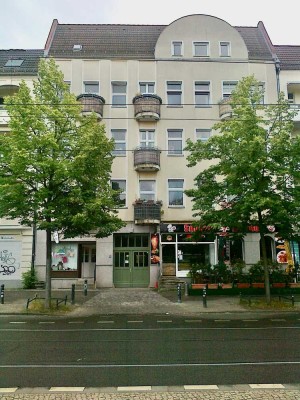 Sanierte + renovierte 3-Zimmer-Wohnung in direkter Nähe Sportforum