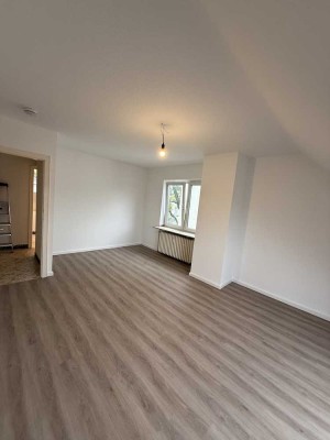 Helles, frisch renoviertes Appartement mit schönem Blick über Ratingen Ost