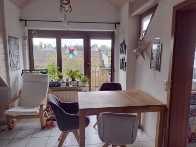 Schöne, helle 2 Zi - Wohnung mit Balkon, EBK und Tiefgaragenstellplatz in KA - Weiherfeld