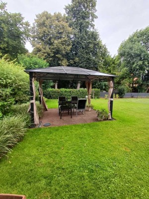 Exklusive, vollst. renovierte 3-Zimmer-DG-Wohnung mit geh. Innenausstattung
