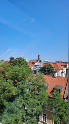 Dachterrassen-Juwel Bothmerstaße: Lichterfüllte, ruhige 5-Zimmer-Maisonette mit Alpenblick