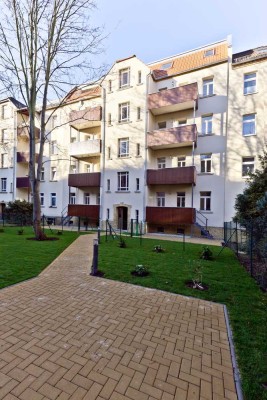 **Exklusive Sanierung* 2,5-Zi.-Wohnung, Aufzug, Balkon, Parkett, Garten, FB-Heizung, u.v.m. (WE 9)