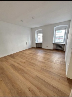 Sanierte Altbauwohnung mit Einbauküche in zentraler Lage - 89231 Neu-Ulm, Augsburger Straße 43