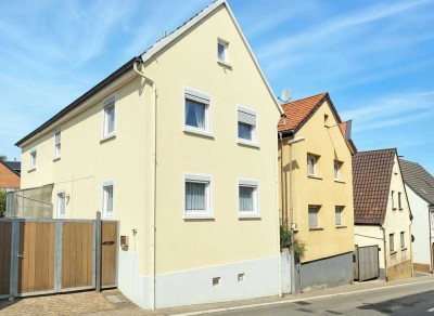 Teilsaniertes, älteres Haus mit Hof und großem Garten in Rauenberg-Malschenberg