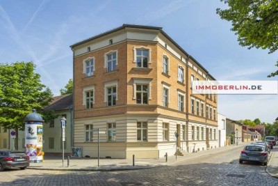 IMMOBERLIN.DE - Lichtdurchflutete Dachgeschosswohnung mit Terrasse
