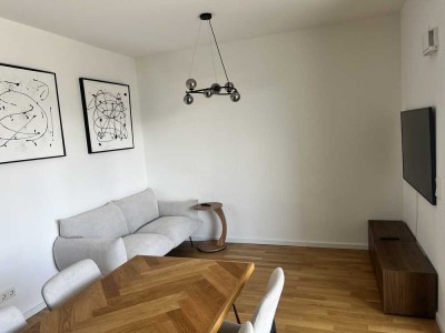Exklusive 3-Raum-Wohnung mit gehobener Innenausstattung mit Balkon, EBK und Teilmöbliert in FFM