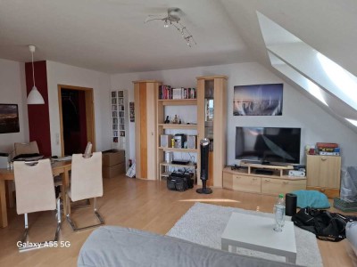 Helle 2-Zi.-Dachgeschosswohnung in Aussichtslage