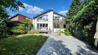 Großzügige Wohnung im Zweifamilienhaus mit 5 Schlafzimmern in idyllischer Lage