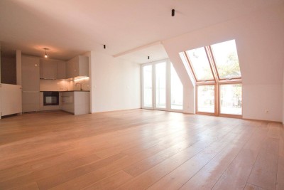Helle, großzügige Maisonette-Wohnung mit 2 Bädern | ~ 20 m² große, private Terrasse direkt auf Wohnebene | Nahe Elterleinplatz