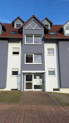 Gepflegte 3-Zimmer-DG-Wohnung mit Balkon in Sulzfeld – ideal für Kapitalanleger und Eigennutzer