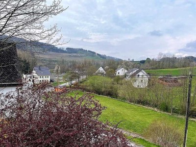 Ein-/ bis Zweifamilienhaus in ruhiger Lage von Bestwig-Nuttlar.