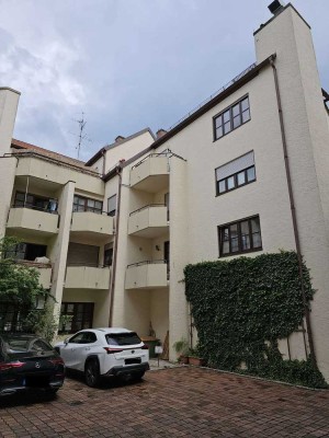 +++Ruhig gelegene 1-Zi.-DG.-Whg. mit Balkon und TG-Platz in der Altstadt+++
