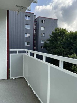 Modernisierte 2,5-Zimmer-Wohnung mit Balkon in Birth