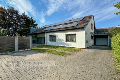 FREISTEHENDES EFH - RUHIGE ORTSRANDLAGE  - SAUNA - GARAGE - PV-ANLAGE - GARAGE & CARPORT