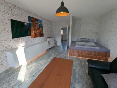 Geschmackvolle, vollst. renovierte 1-Zimmer-Wohnung mit geh. Innenausstattung mit EBK in Hannover