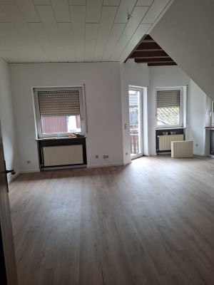 Lichtdurchflutete 3-Zimmer-Wohnung mit Balkon zum Innenhof – ruhige Lage im Zweiparteienhaus