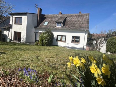 Großzügiges Einfamilienhaus mit Einliegerwohnung in ruhiger Lage