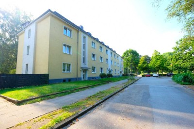 AB SOFORT! Gemütliche 2,5 Zi.-Altbauwohnung mit Balkon!