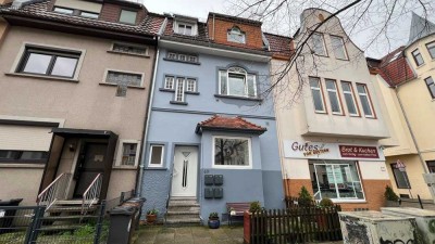 Sanierungsbedürftige 3-Zimmer-Wohnung, Balkon zum Innenhof und Kellerabstellraum