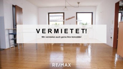 VERMIETET - Große 5.Zi.-Wohnung mit Balkon / WG geeignet