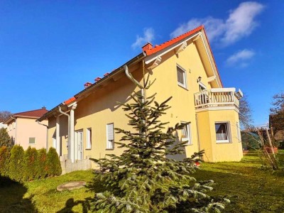 **Anschauen!** Offene Besichtigung am Samstag! Schickes Zweifam.-Haus mit zusätzl. Einliegerwhg./Bür