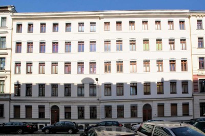 Sanierte 2-Raum-Erdgeschosswohnung mit Balkon und Einbauküche am Clara-Zetkin Park