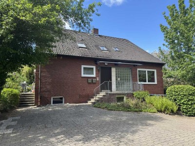 renovierte 3,5 Zimmer-ALTBAU-Wohnung mit Balkon und Garage in bester Wohnlage