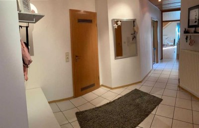 Gepflegte 3-Raum-Dachgeschosswohnung mit 2 Balkonen in Heimbach-Weiß tel.: 01771537270