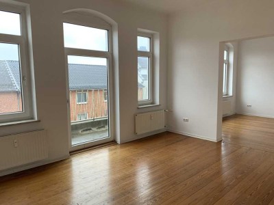 Schöne und großzügige Altbauwohnung in vorteilhafter Lage
