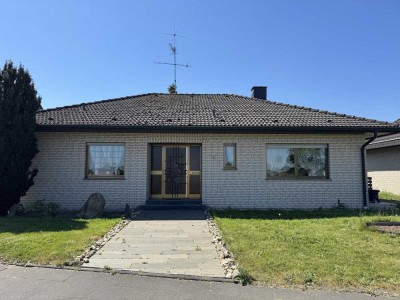 Alles auf einer Ebene - Großzügiger Bungalow in schöner Lage