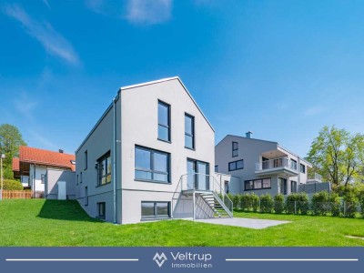 HOCHWERTIGE AUSSTATTUNG TRIFFT WEITBLICK: EXKLUSIVES ZUHAUSE IN WÖRTHSEE