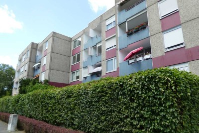 Attraktive 4-Zimmer-Wohnung mit 101 m²,  Loggia, Gartenterrasse und zwei Stellplätzen