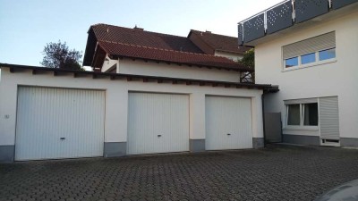 Sonnenschein mit Weitblick - Schöne 4-Zimmer Wohnung in kleiner Anlage mit Wintergarten und Terrasse