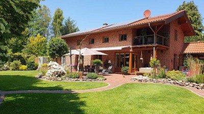 Exklusives Anwesen mit zwei Einliegerwohnungen und Gästehaus