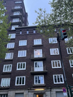 Elegante möbilierte  2-Zimmer Wohnung mit Balkon im 3. OG in Düsseldorf-Golzheim