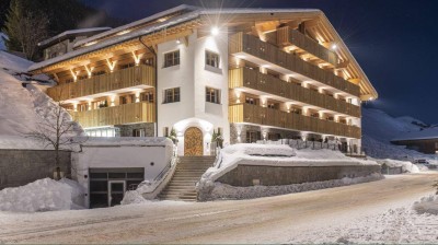 A luxurious 2 bedroom apartment for sale in the village of Lech, ideally located with ski-in access and within a short walk from the centre of the village and the ski lifts