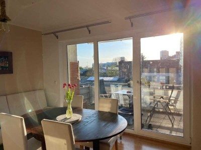 *Provisionsfrei* Sonnige, teilrenovierte 3-Zimmer-Wohnung im Trendviertel Unterbilk inkl. Tiefgarage