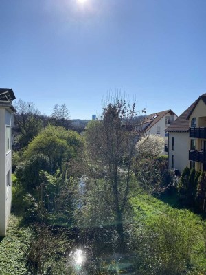 Zentrale 3-Zimmer-EG-Wohnung mit Balkon und Einbauküche in Esslingen