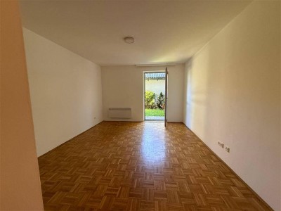 1 Zimmer mit kleinem Garten