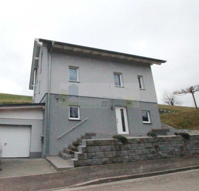 Provisionsfrei! Einfamilienhaus mit Doppelgarage in Bad Peterstal-Griesbach