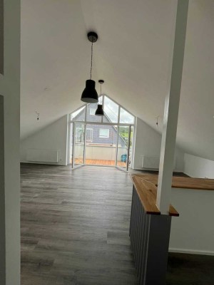 Lichtdurchflutete 2-Zimmer-Dachgeschosswohnung mit Panoramablick und moderner Ausstattung