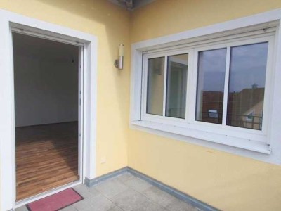 Schöne, helle Wohnung (4ZKB, Gäste-WC, Abstellr.) mit Balkon+Garage! Ruhig, mit Top-Verkehrsanbindg.