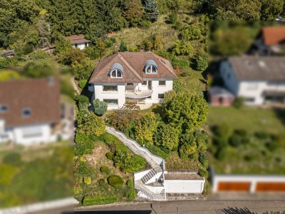 Großzügiges Anwesen in attraktiver Aussichtslage von Jöhlingen