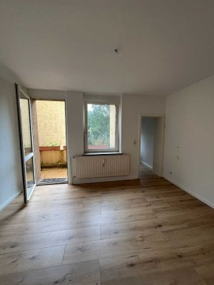 Sanierte 4-Zimmer Wohnung mit Balkon im 2.OG zu vermieten!