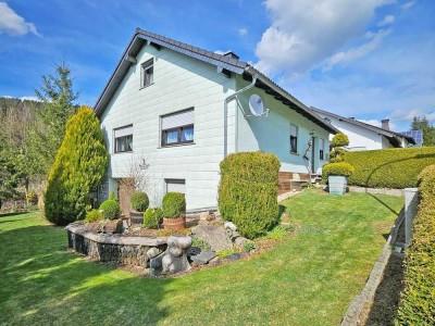 Charmantes Einfamilienhaus mit Garten und Garage im Frankenwald