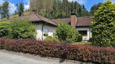 Winkelbungalow im schönen Frankenwald  385000 € - 226 m² - 6.0 Zi.