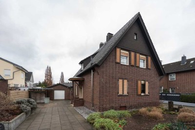 Einfamilienhaus mit Garten und Garage