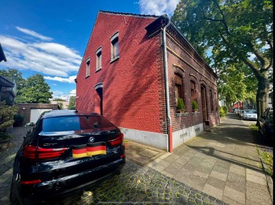 Provisionsfrei – Liebevoll Modernisiertes Reihenendhaus mit Garten und Stellplätzen in Duisburg
