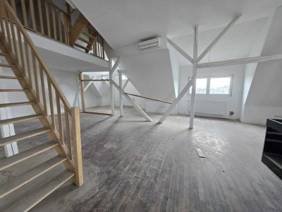 4-Zimmer-Wohnung im Denkmal: Geräumig mit atemberaubendem Ausblick und charmantem Flair.